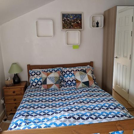 Central And Peaceful Room With Your Own Bathroom Londres Exterior foto