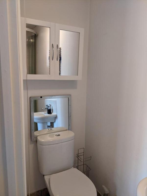 Central And Peaceful Room With Your Own Bathroom Londres Exterior foto