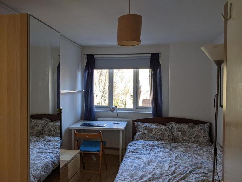 Central And Peaceful Room With Your Own Bathroom Londres Exterior foto