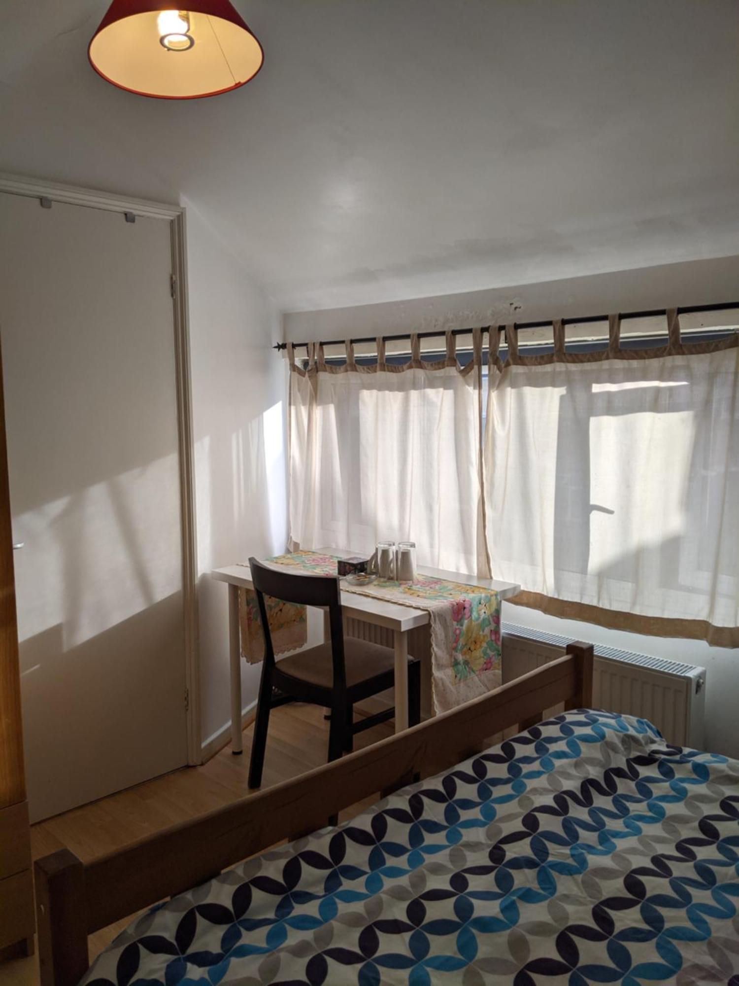 Central And Peaceful Room With Your Own Bathroom Londres Exterior foto